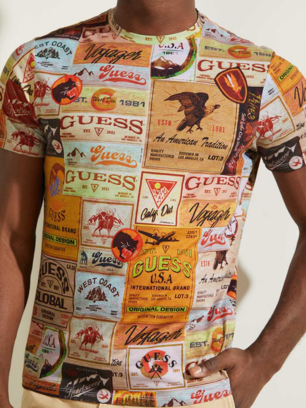 Guess Eco Vintage Poster T-shirt Herr Vita Olika Färger | 382056-FHU