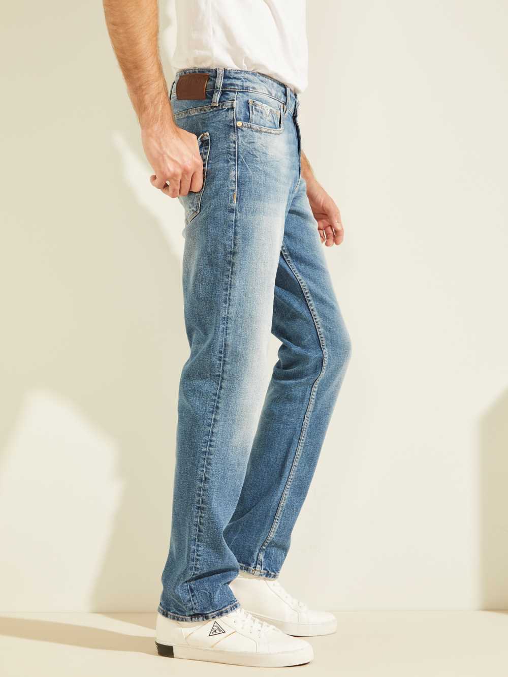 Guess Regular Straight Faded Jeans Herr Tvätt | 965271-HLJ