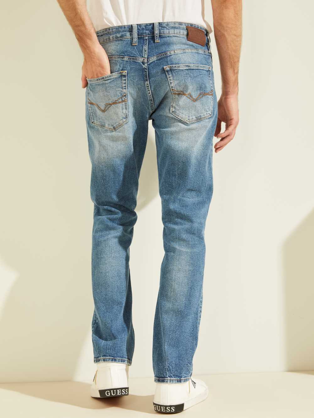 Guess Regular Straight Faded Jeans Herr Tvätt | 965271-HLJ